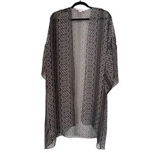 BCBGENERATION black & white open front short sleeve long kimono size M/L